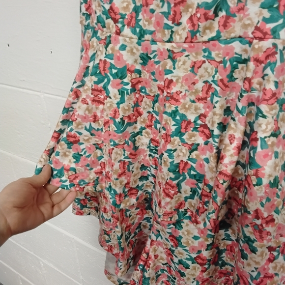 Floral Print Ruffle Romper - Picture 5 of 7